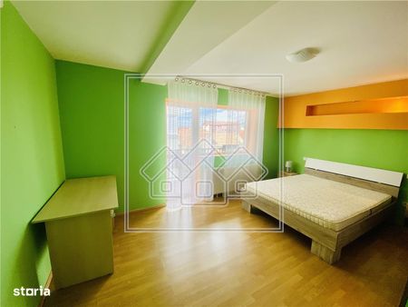 Apartament cu 3 camere si 2 balcoane, parcare privata, Zona Turnisor - Photo 5