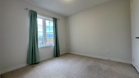 For Lease - 120 Knott End Crescent, Newmarket, Ontario - Photo 4