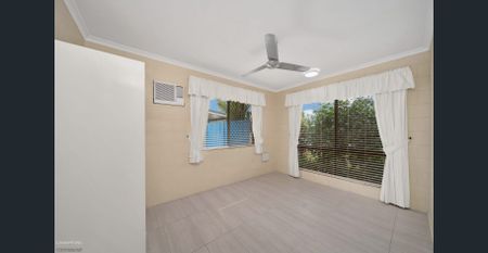 Large rear patio with amazing garden surrounds - Photo 3