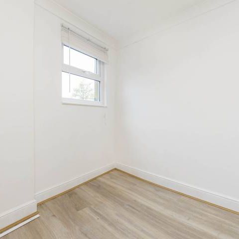 Recently Refurbished Apartment - Photo 1