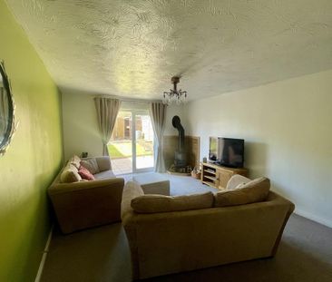 2 bedroom end of terrace house to rent - Photo 1