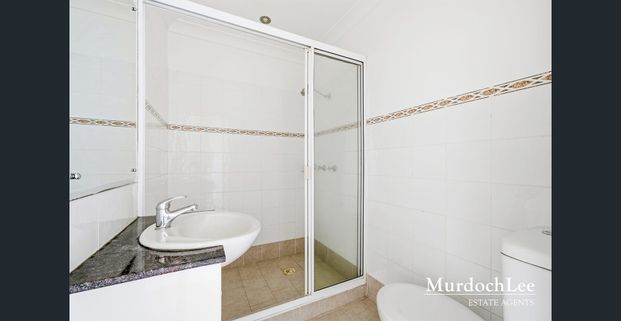 LARGE 3 BED - BEST LOCATION! - Photo 1