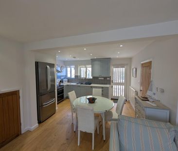 4 bedroom semi-detached house to rent - Photo 5