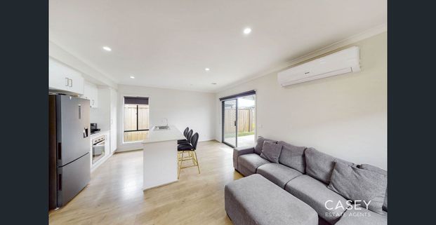 Immaculate Family Living - Photo 1