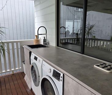 East Brisbane - Photo 1