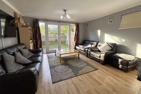 Knaphill, Woking, GU21 - Photo 2