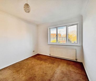 Bradleigh Avenue, Grays, RM17 - Photo 4