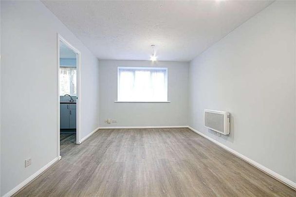 Fisher Close, Enfield, EN3 - Photo 1