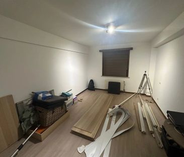 Strategisch gelegen en zeer ruim appartement met 2 slaapkamers - Photo 5