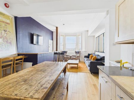 3 bedroom flat to rent - Photo 3