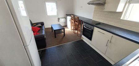 3 bedroom flat share to rent - Photo 3