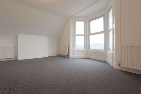 3 bedroom flat to rent - Photo 5