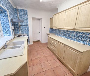3 bedroom terraced house to rent - Photo 6