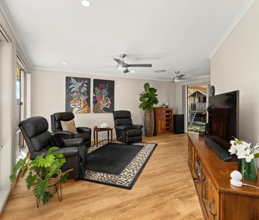 12 Country Grove Drive, Cameron Park NSW 2285 - House For Rent | Do... - Photo 2