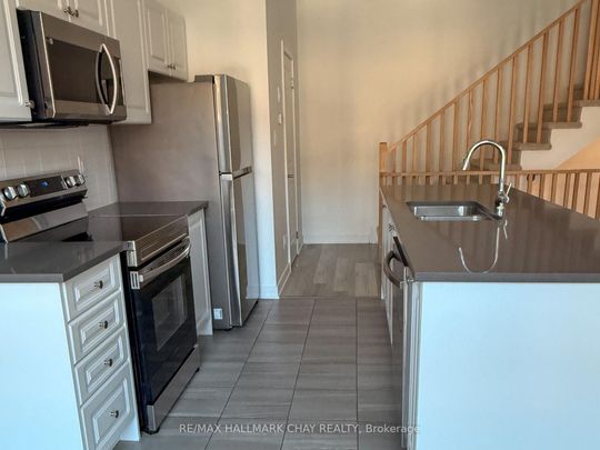 For Lease - 5 Red Maple Lane, Barrie, Ontario - Photo 1