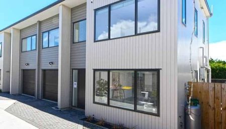 Great opportunity - Quality & near new 3 Bedro... - Photo 5