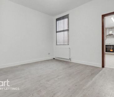 3 bedroom end of terrace house to rent - Photo 2