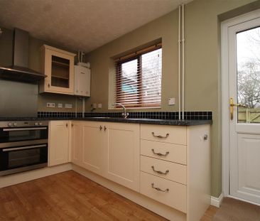 2 bedroom terraced house to rent - Photo 2