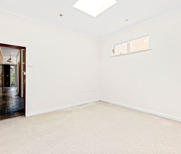 Freshly painted one bedroom terrace in the heart of Erskineville - Photo 3