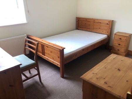 4 Bed Terraced House, Berkekey Road, SO15 - Photo 5