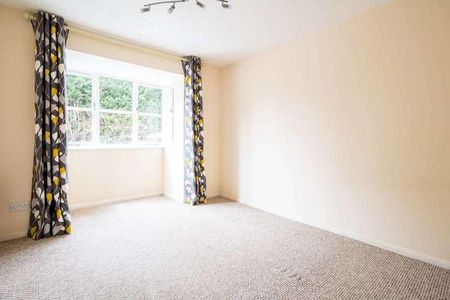 White Rose Lane, Woking, GU22 - Photo 2