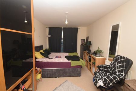 3 bedroom apartment to rent - Photo 3