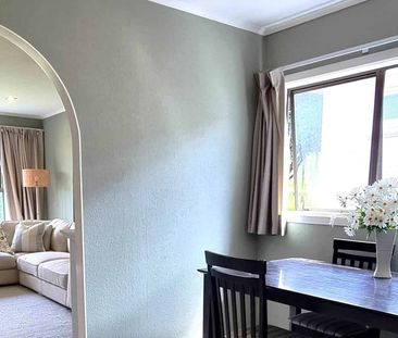 Spacious 3-Bedroom Retreat in a Prime Location - Photo 3