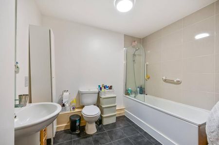 3 bedroom flat to rent - Photo 5