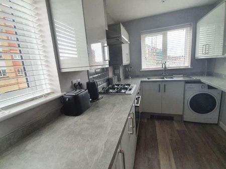 2 bedroom flat to rent - Photo 5