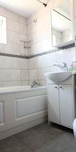 Sandown Close, Hounslow - Photo 4