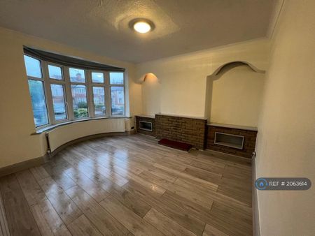 3 bedroom semi-detached house to rent - Photo 4