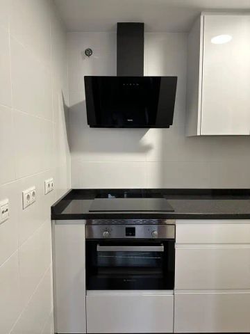 Apartamento de alquiler en Avenida Avenida Jorge Luis Borges, El Cónsul - Ciudad Universitaria - El Romeral - Photo 3