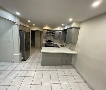 For Lease - 211 Macedonia Crescent Unit# Upper, Mississauga, Ontario - Photo 2