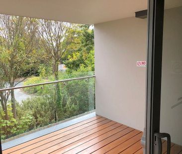 Modern apartment with plenty of goodies close by - Photo 5