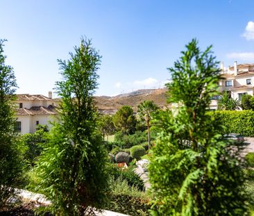 Middle Floor Apartment in Benahavís - Photo 5