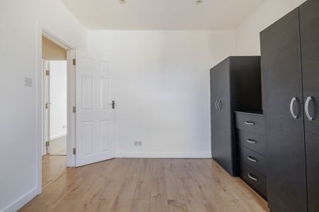 4 Bed Terraced House, Fallsbrook Road, SW16 - Photo 4