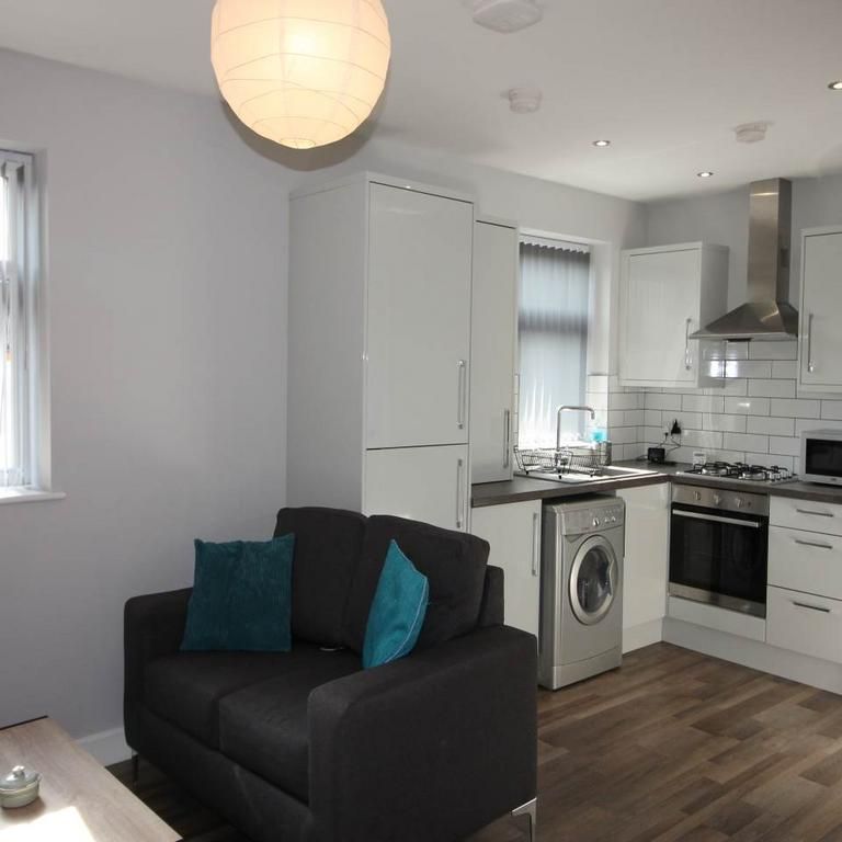 2 bedroom flat to rent - Photo 1