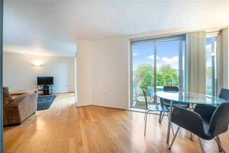 2 bedroom flat to rent - Photo 2