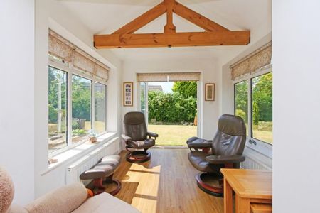 4 bedroom detached house to rent - Photo 2