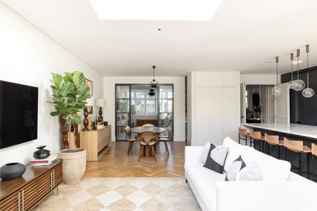 4 bedroom semi-detached house to rent - Photo 3