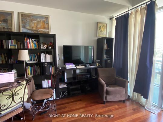 Vu Condos and Lofts - Photo 1