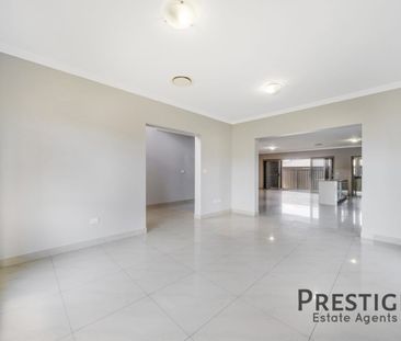 Modern Family Residence! - Photo 6