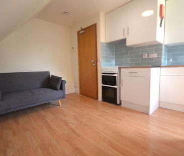 1 bedroom Flat To Let - Photo 3