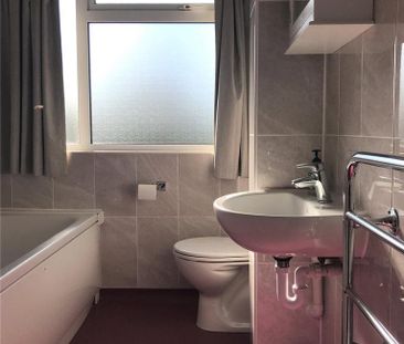 3 bedroom semi-detached house to rent - Photo 6