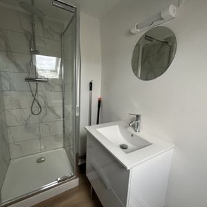 TRES BEAU T1 BIS MEUBLE - REFAIT ENTIEREMENT A NEUF - Photo 3