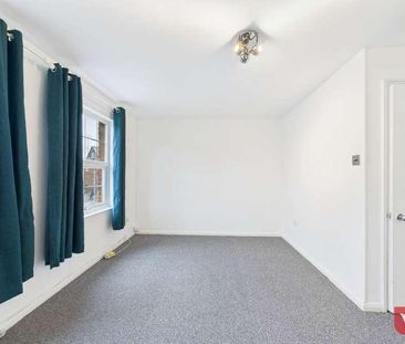 Pollys Yard, Newport Pagnell, MK16 - Photo 2