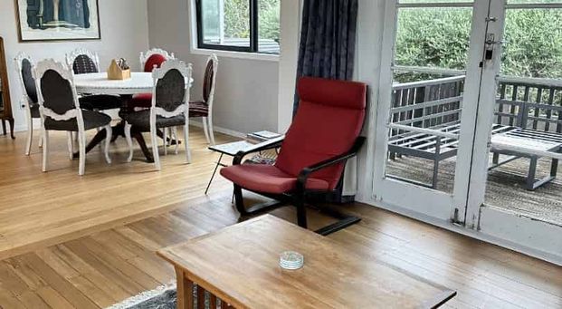 Large home close to beach - Photo 1