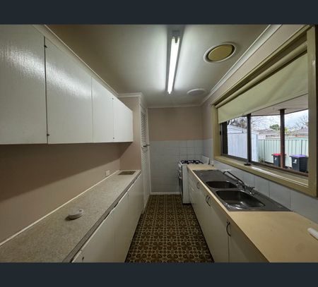 12 Sunbury Road, Shepparton, Vic 3630 - Photo 2