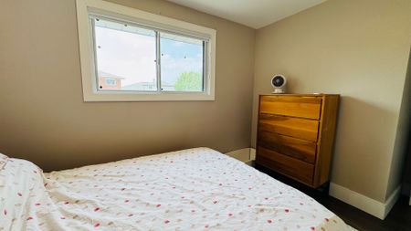 For Lease - 102 Northover Street, Toronto, Ontario - Photo 4