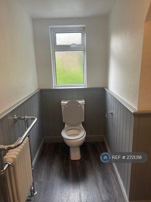 3 bedroom flat to rent - Photo 1